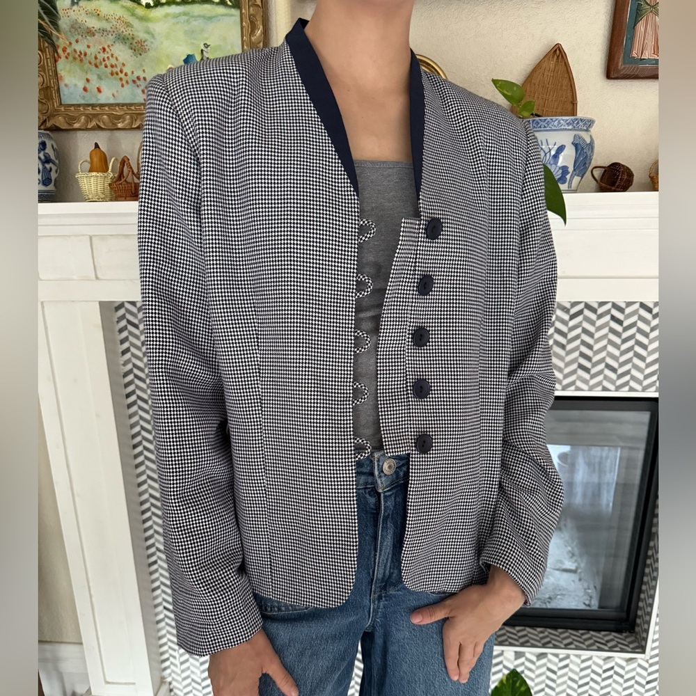 Vintage Women's Navy and White Blazer